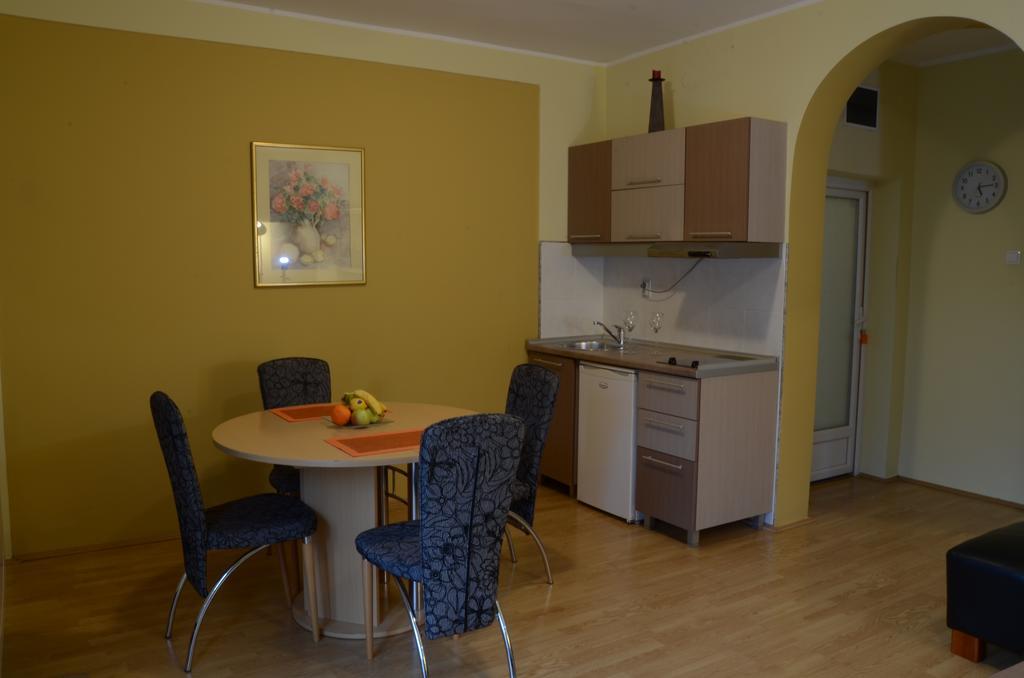 Apartments Vila Vrdnik Exterior foto